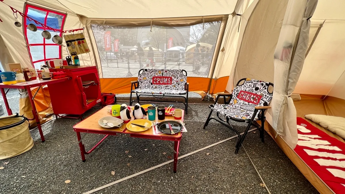 CHUMS booth